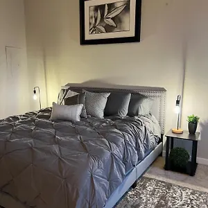Apartment Uptown Gem Spacious With Parking-wifi-10 Min Walk To Spectrum Center, Charlotte